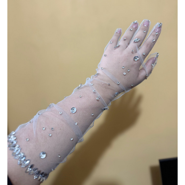 دستکش توری بلندنگین دار